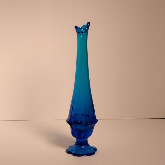 FENTON GLASS Other - SWUNG VASE⭐
